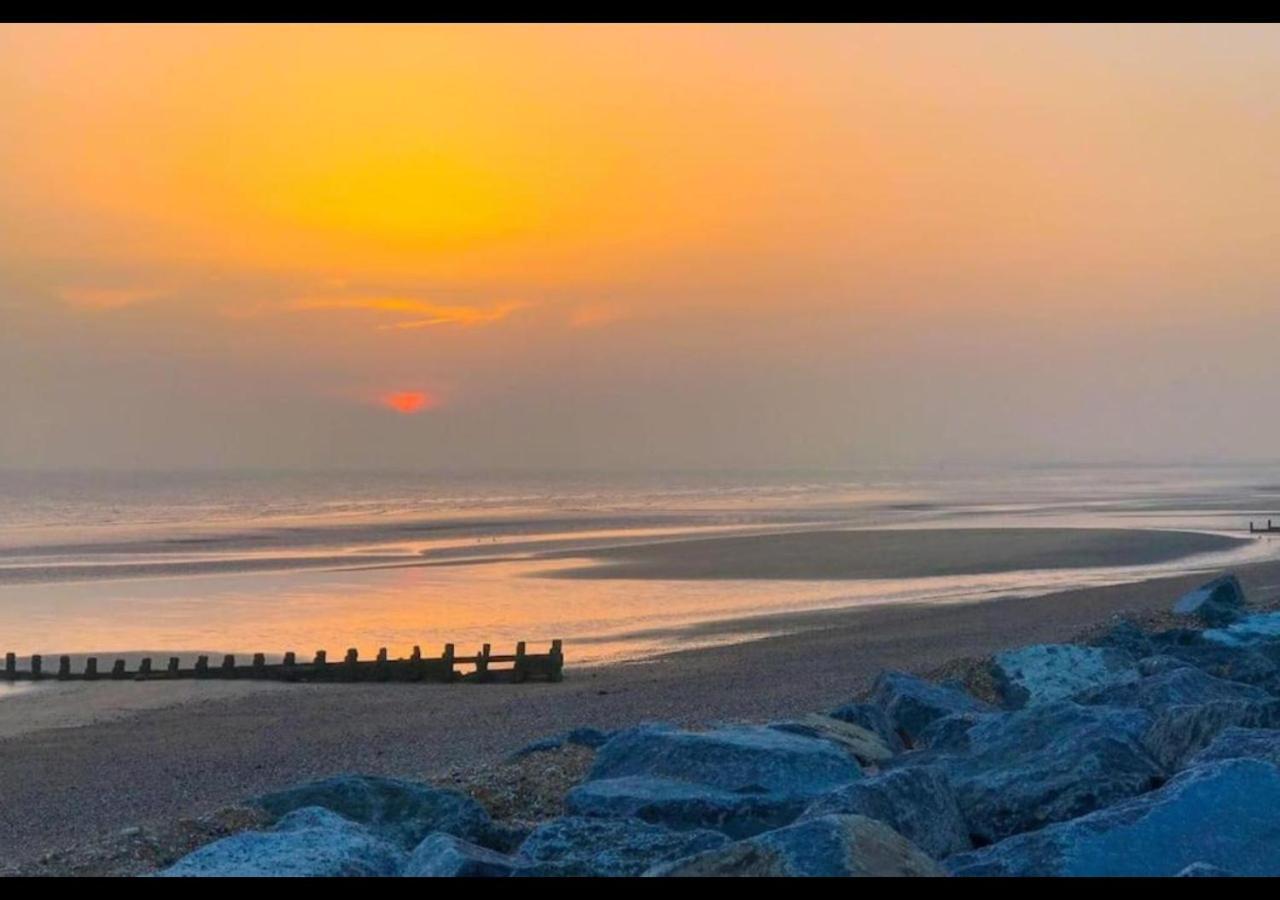Mp768 - Camber Sands Holiday Park - Huge Lodge - Small Dog Friendly - Sleeps 8 Екстериор снимка