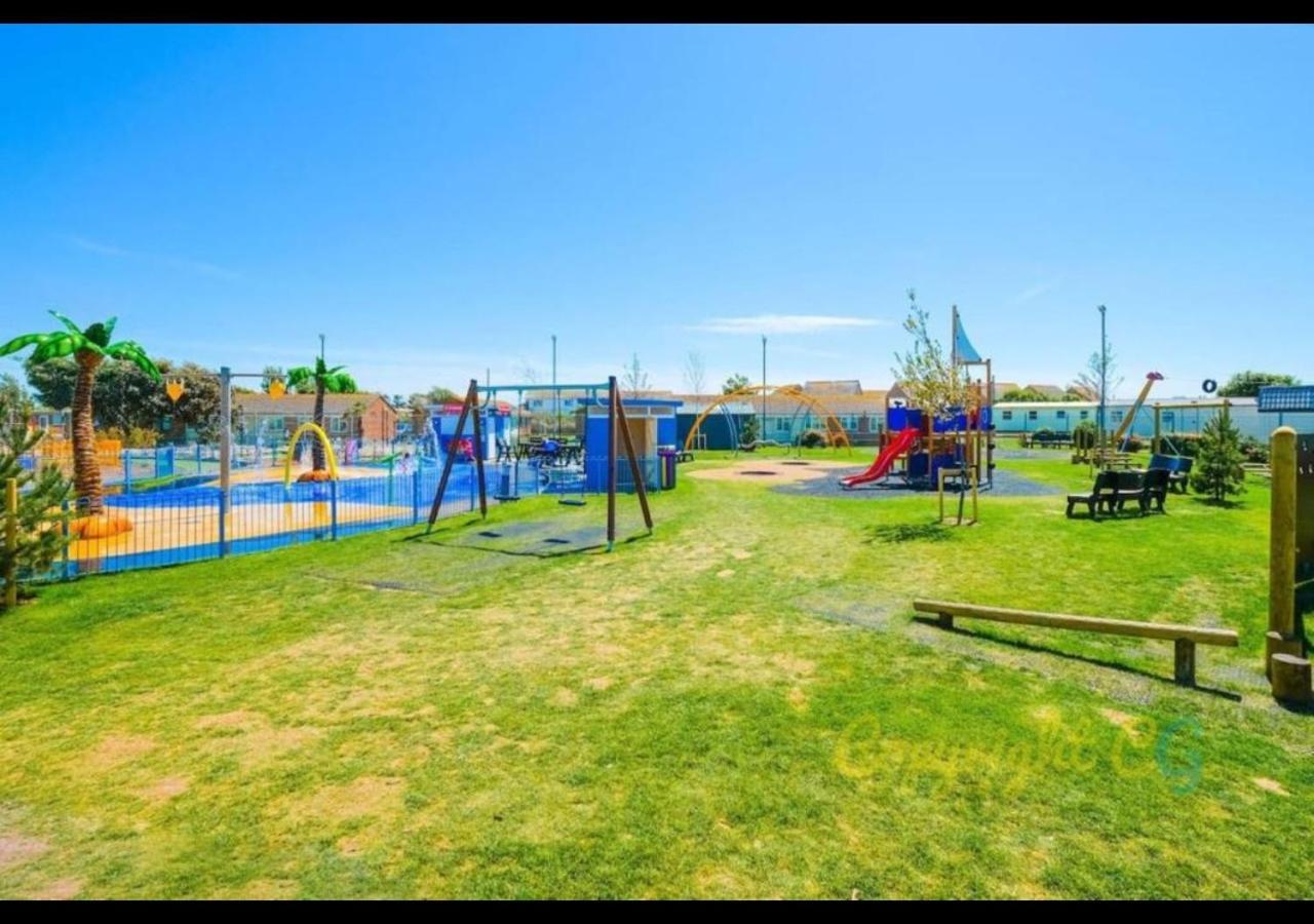 Mp768 - Camber Sands Holiday Park - Huge Lodge - Small Dog Friendly - Sleeps 8 Екстериор снимка