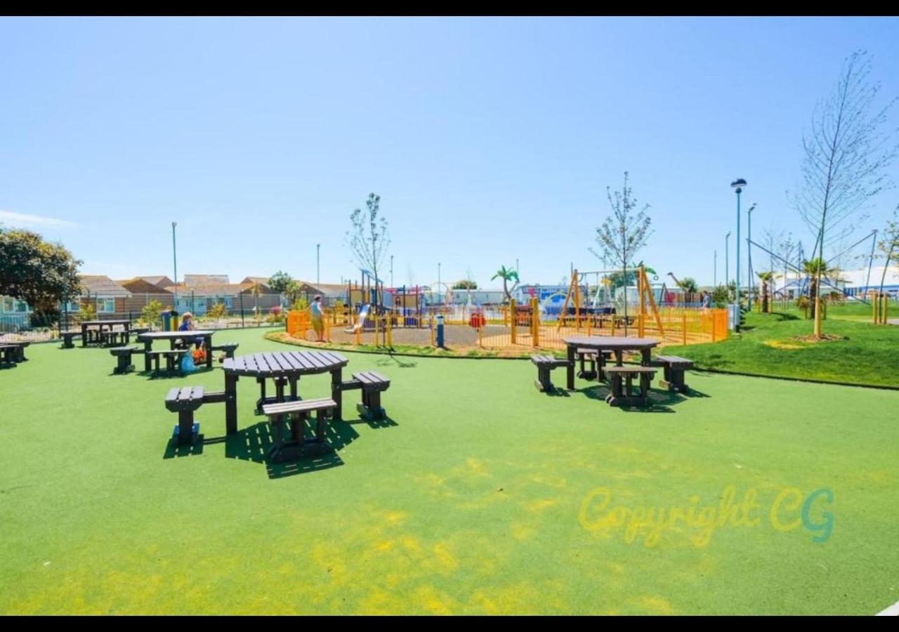 Mp768 - Camber Sands Holiday Park - Huge Lodge - Small Dog Friendly - Sleeps 8 Екстериор снимка