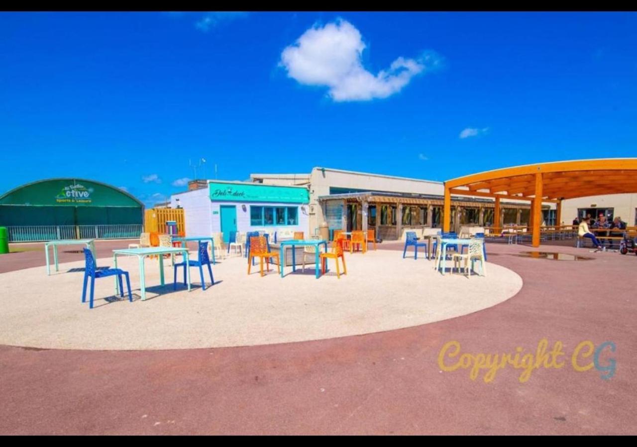 Mp768 - Camber Sands Holiday Park - Huge Lodge - Small Dog Friendly - Sleeps 8 Екстериор снимка